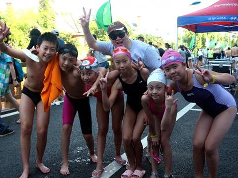 开能环保第四届河浜游泳赛 倡导全民健康环保生活
