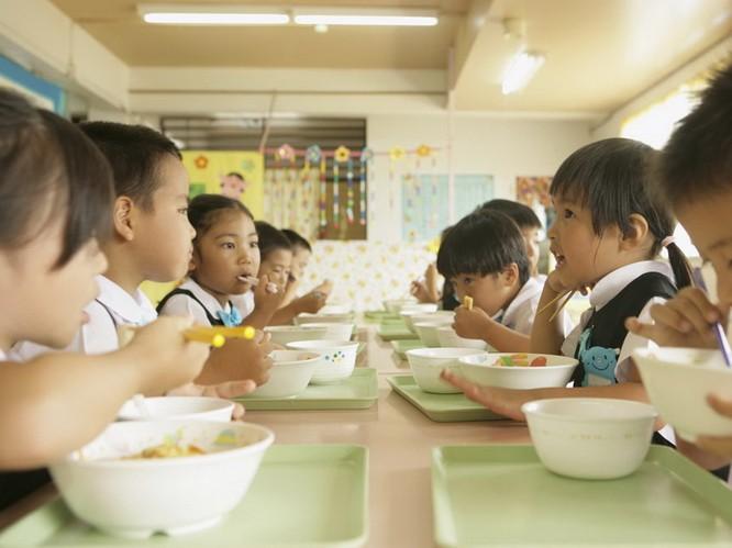 哈尔滨幼儿园被爆用过期食品发霉大米